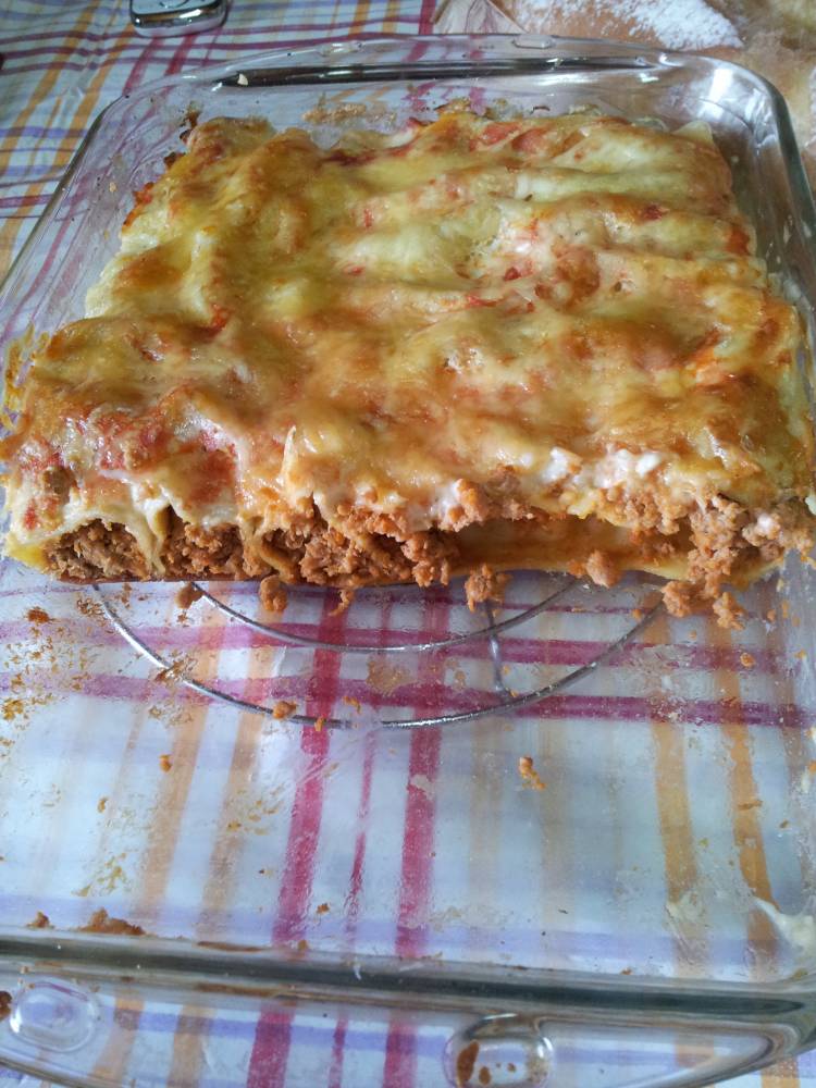 Cannelloni alla Bolognese cu sos Bechamel