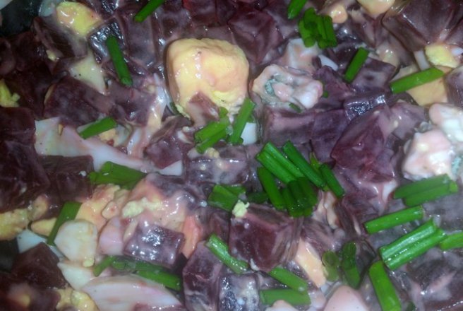 Salata de sfecla rosie cu branza Roquefort