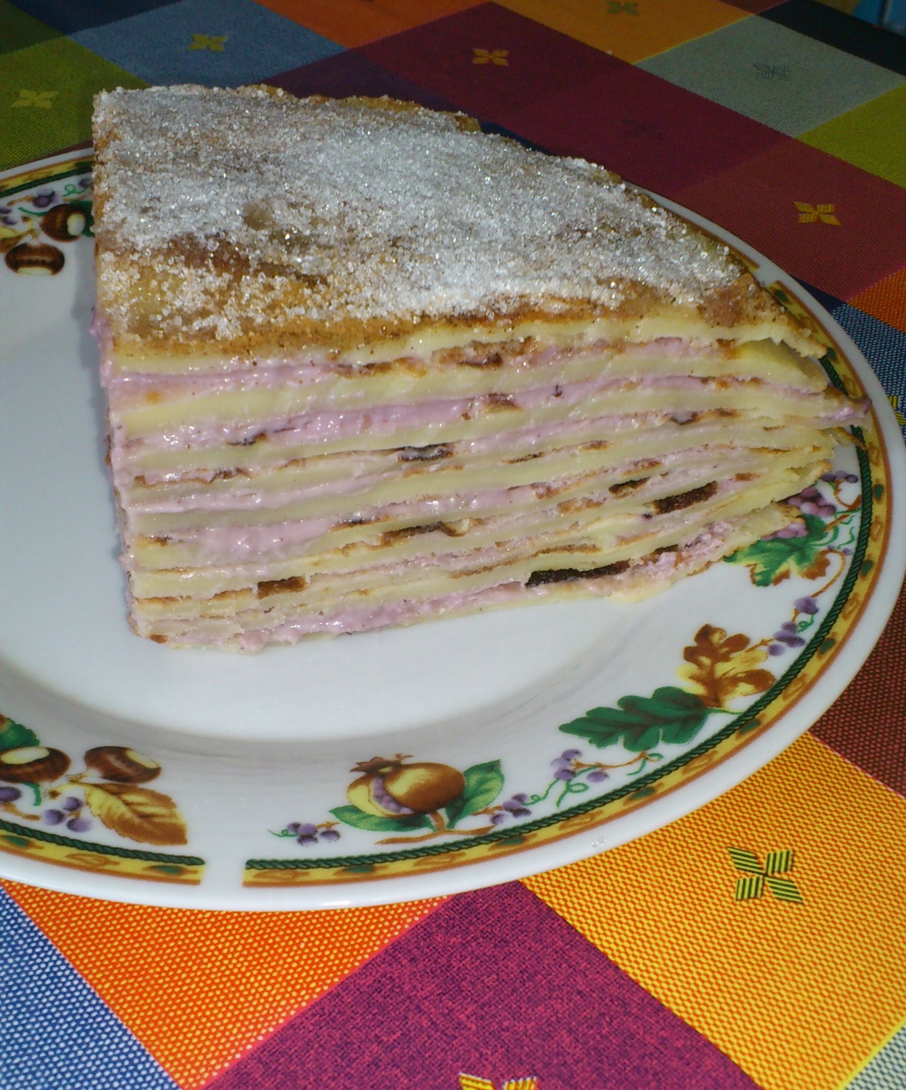 Tort de clatite cu crema mascarpone si mure