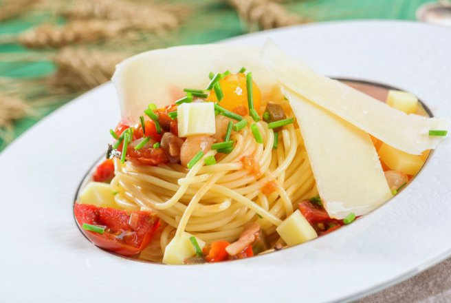 Spaghetti cu parmezan si rosii cherry