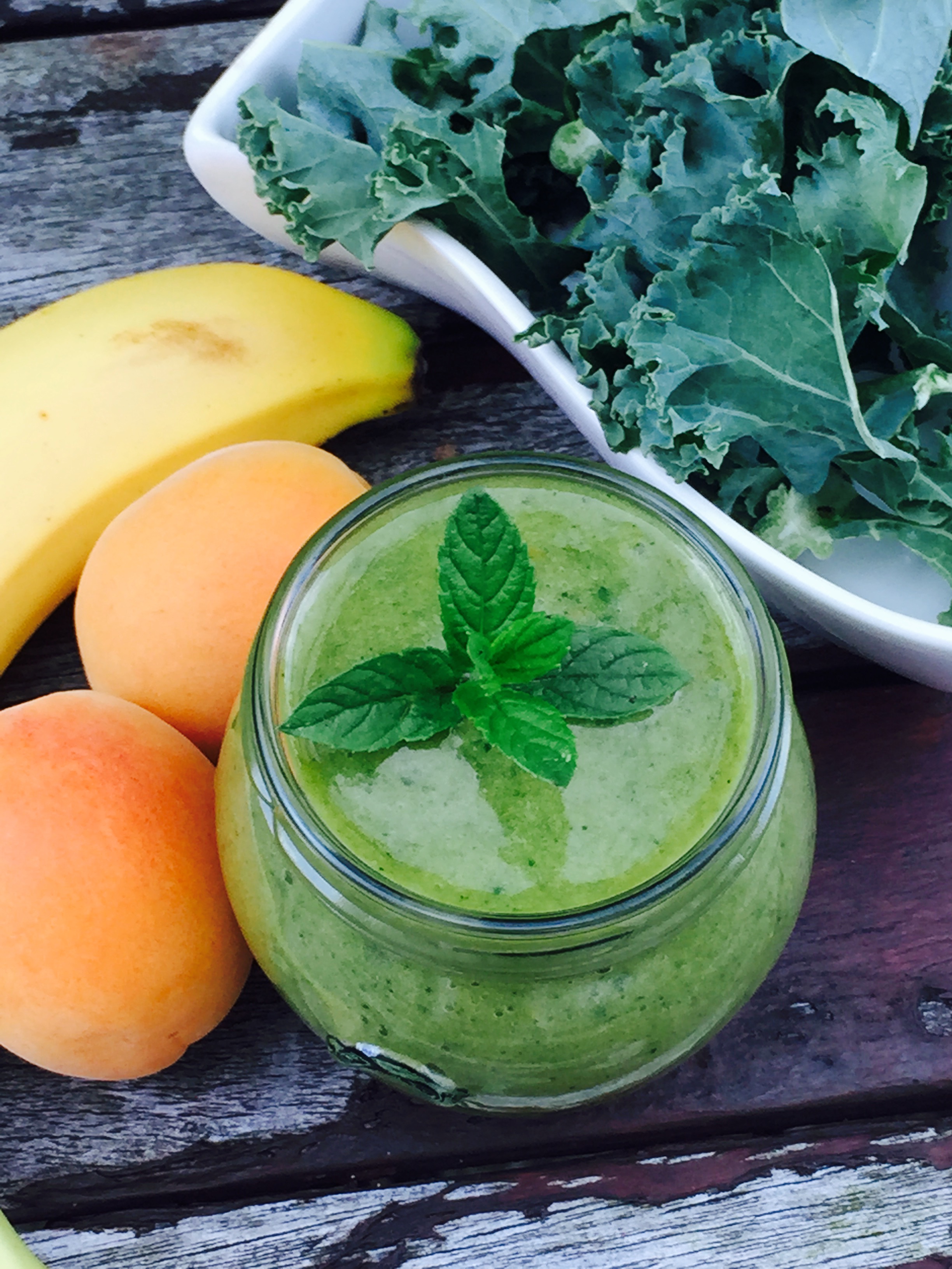 Smoothie Cu Banana, Piersici Si Kale