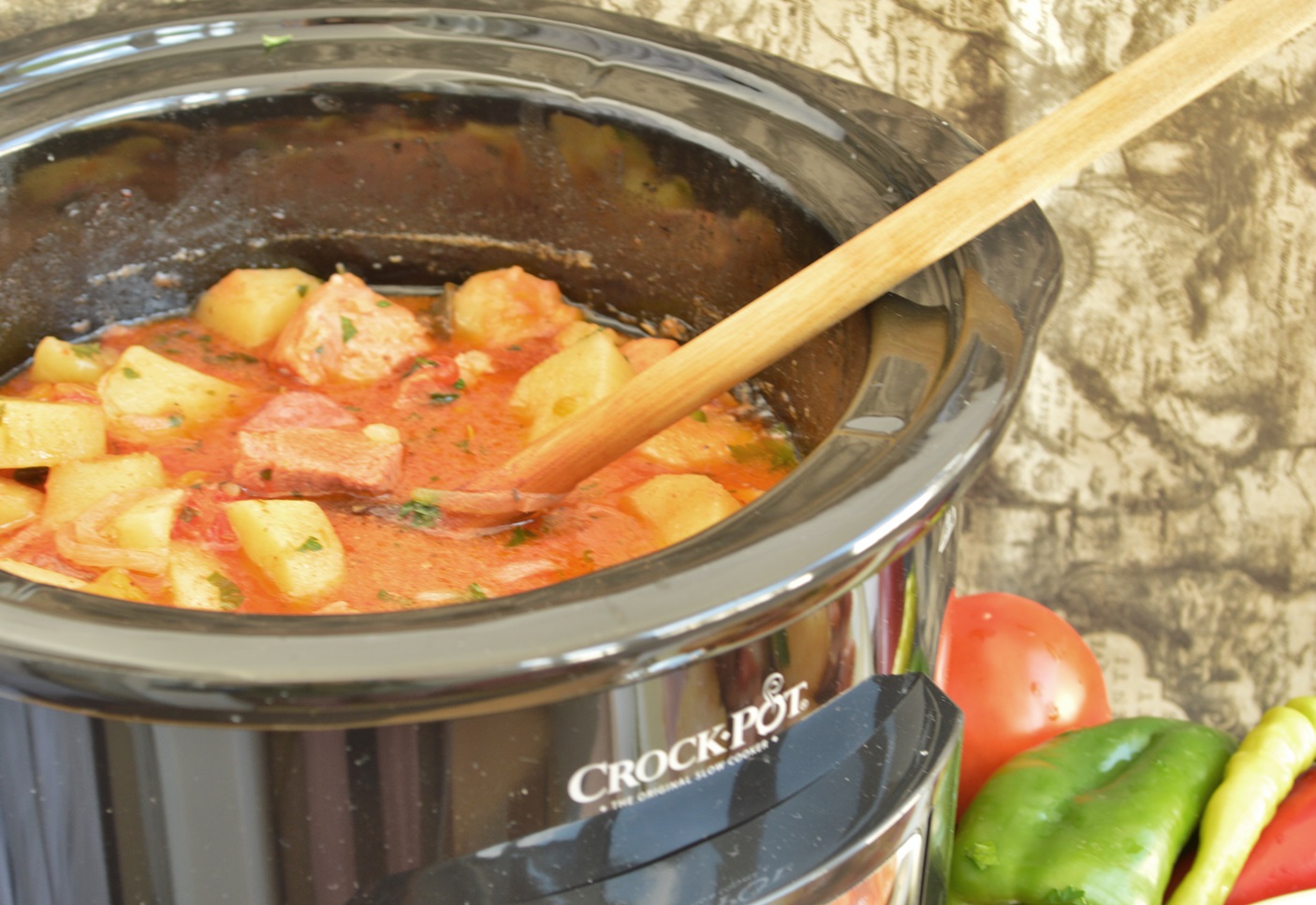 Gulas de porc la slow cooker Crock-Pot