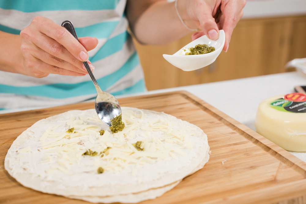 Rulouri cu branza pufoasa cu ciuperci Delaco si chorizo- Italian Style