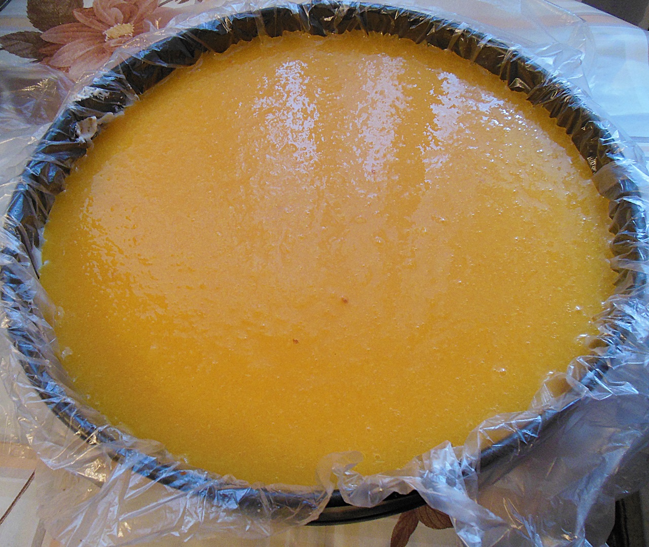 Cheesecake cu jeleu de piersici