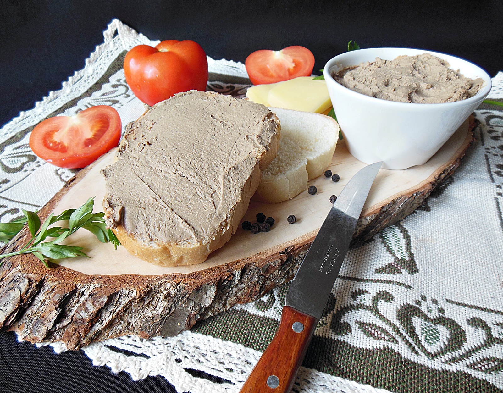 Pate de casa, din ficat de pui, reteta unui aperitiv gustos