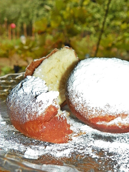 Gogosi pufoase cu unt, reteta delicioasa pentru un deliciu usor de preparat si savurat