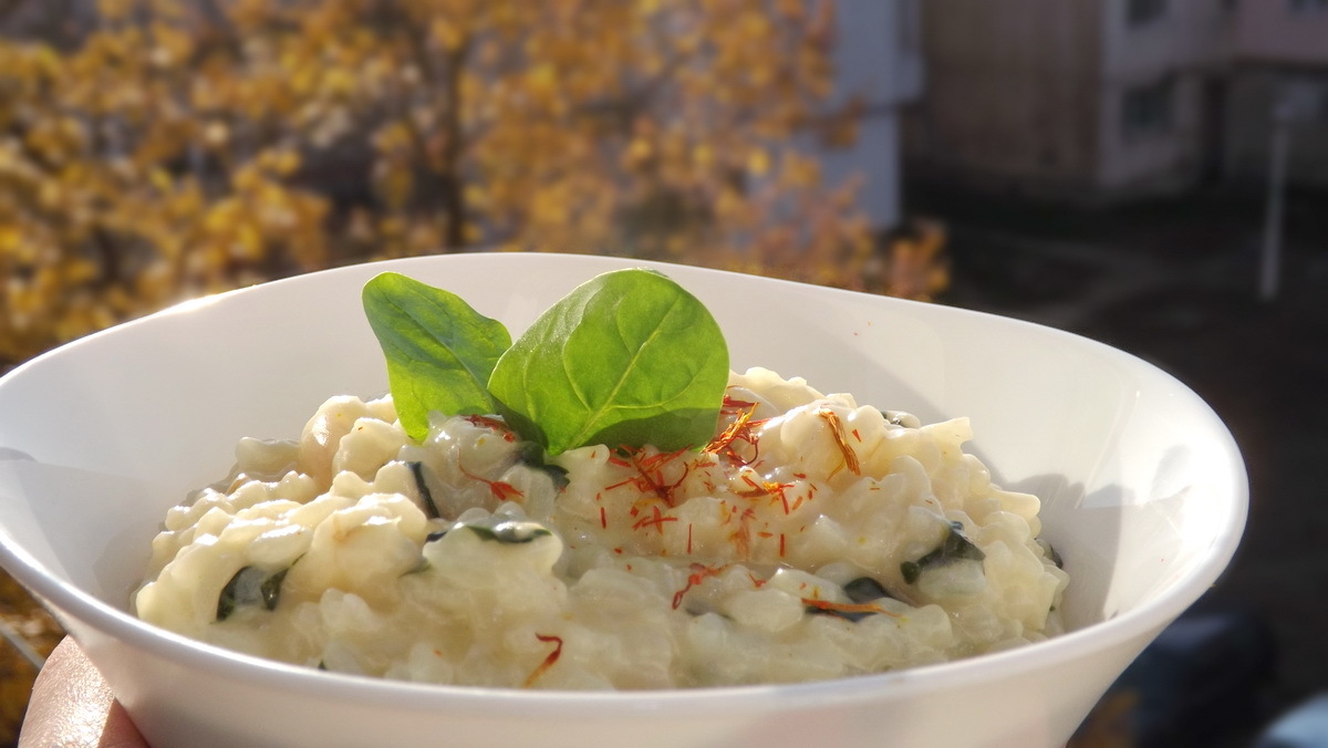 Risotto cremos cu sofran si baby spanac