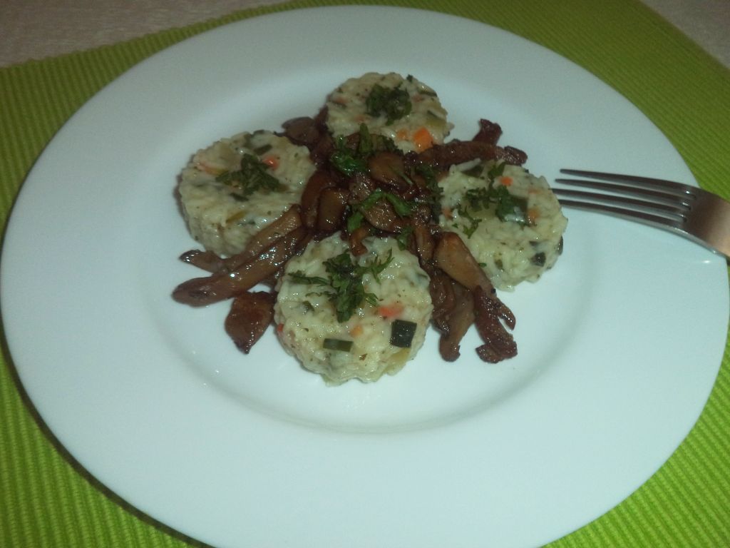 Pilaf de orez cu praz si ciuperci prajite