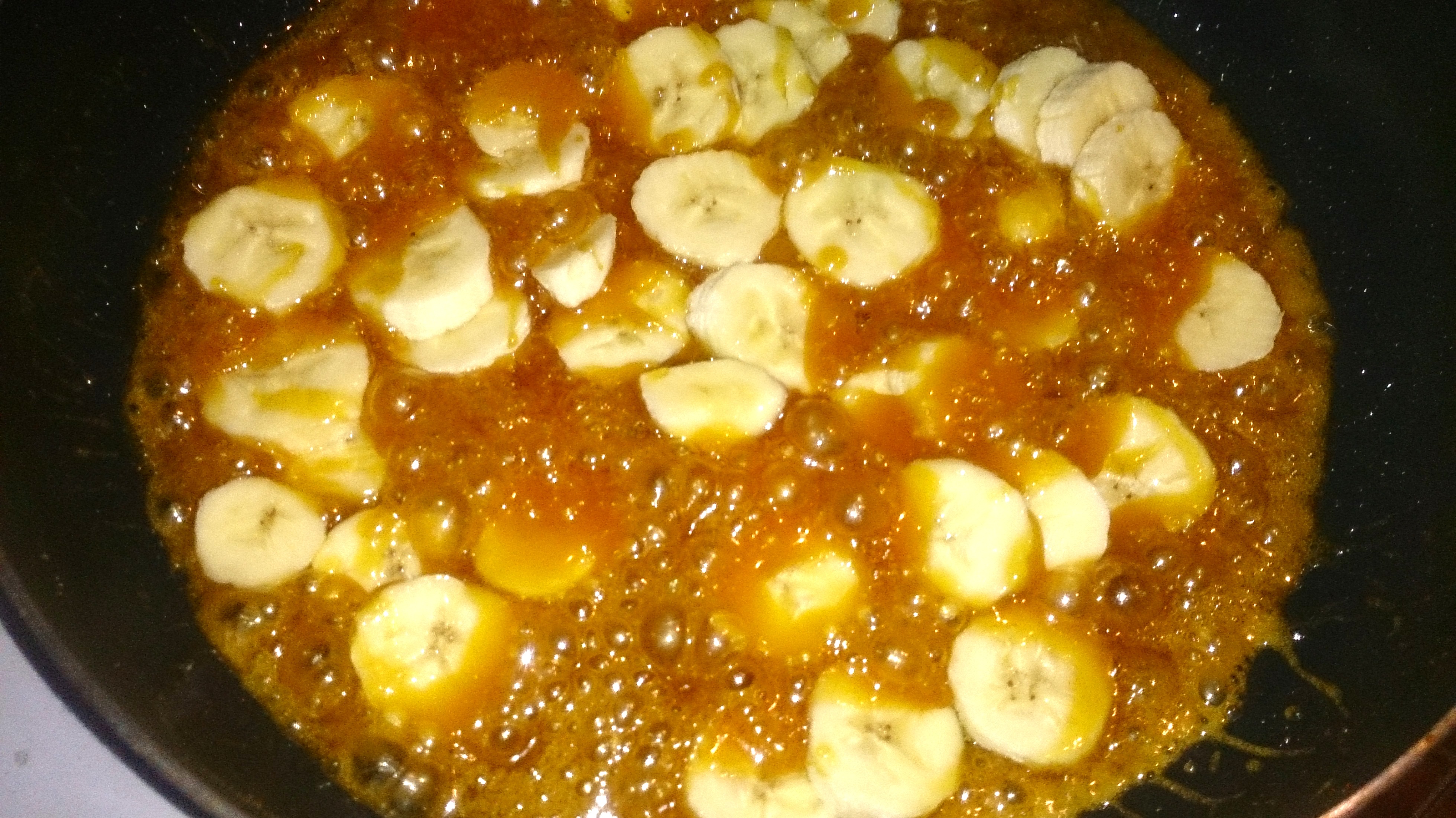 Tort cu banane caramelizate