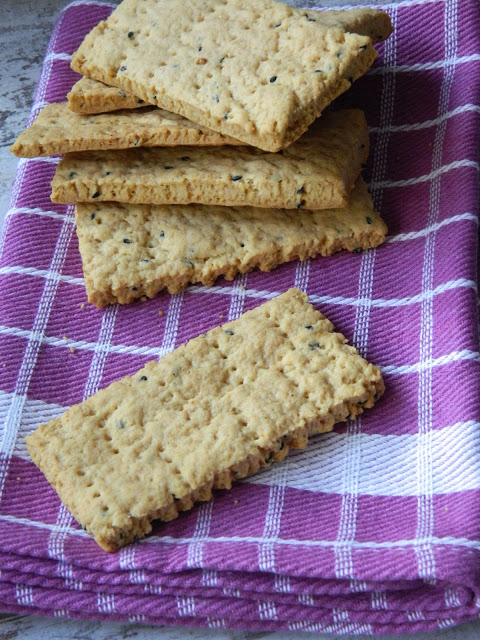 Biscuiti picanti cu negrilica