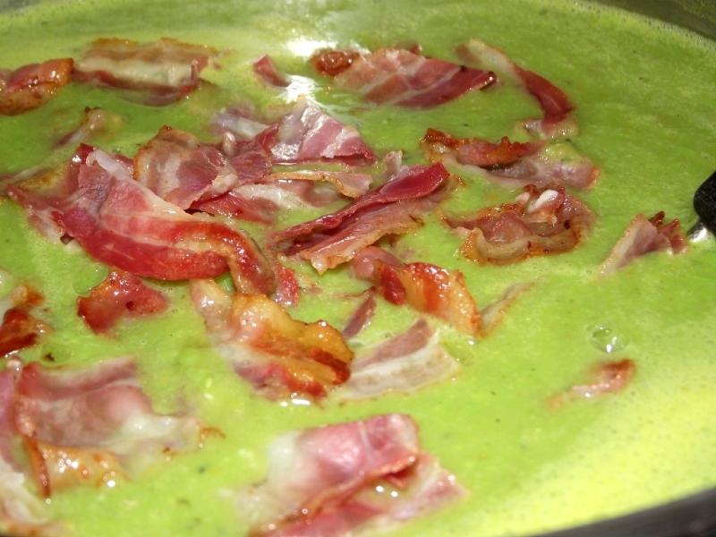 Supa crema de mazare cu bacon afumat