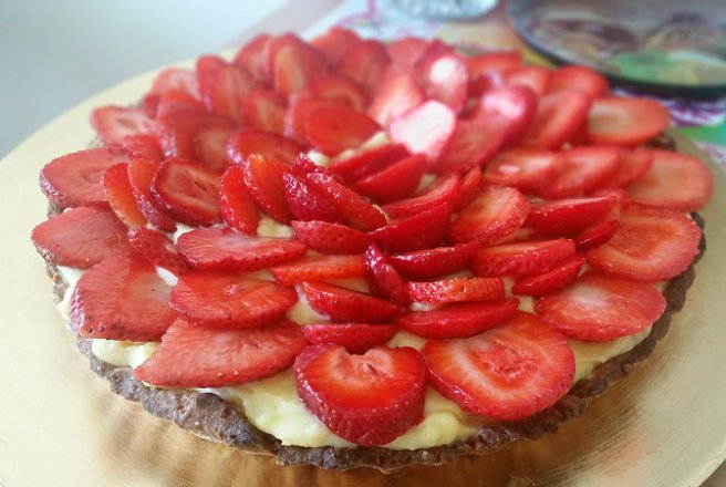 Tarta cu crema de vanilie si capsuni