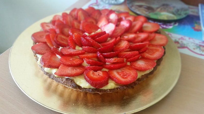 Tarta cu crema de vanilie si capsuni