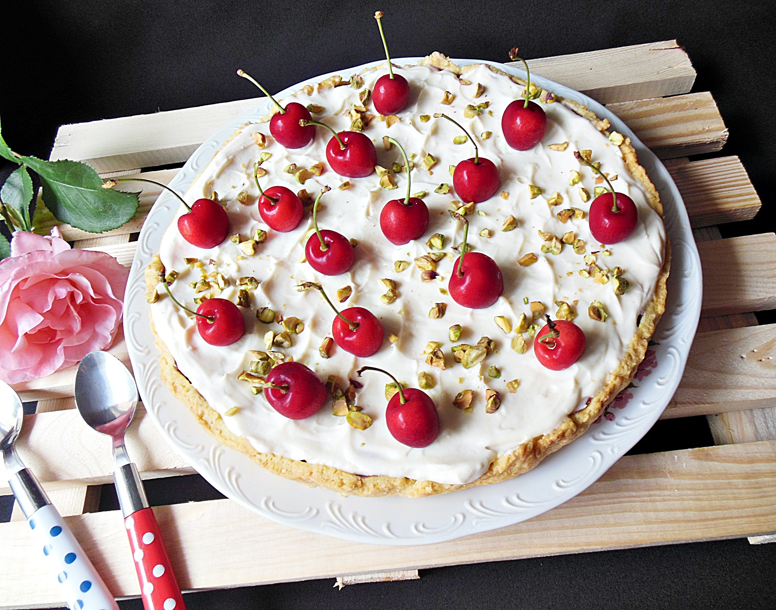 Tarta cu cirese si crema de vanilie cu mascarpone