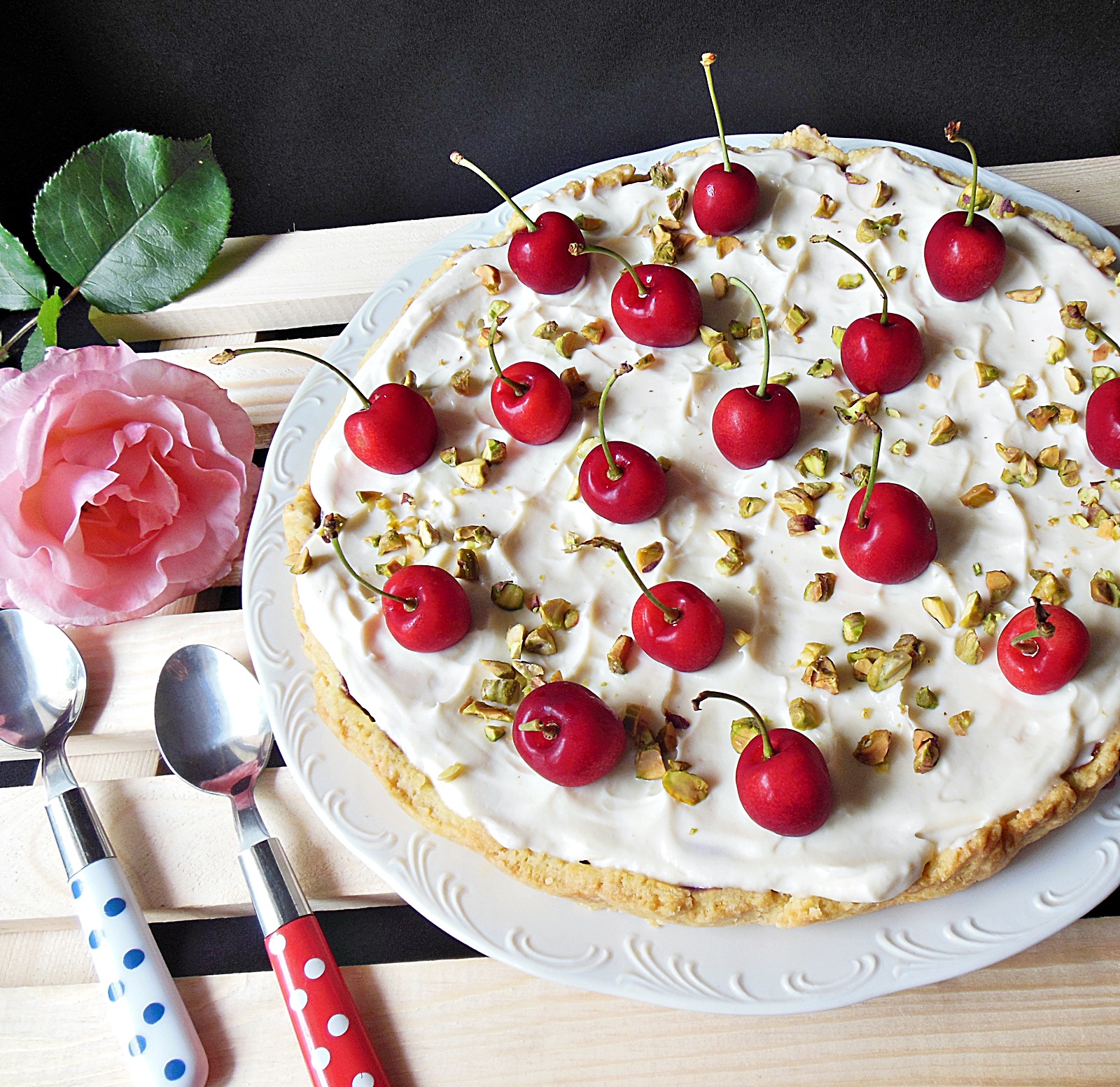 Tarta cu cirese si crema de vanilie cu mascarpone