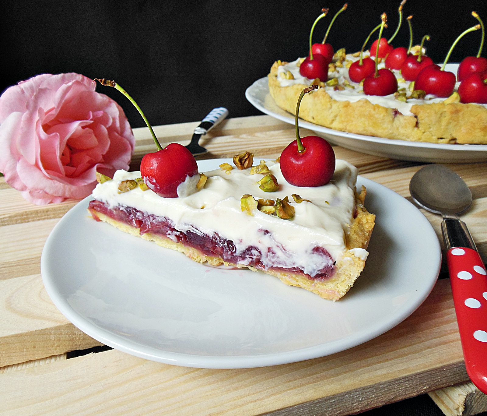 Tarta cu cirese si crema de vanilie cu mascarpone