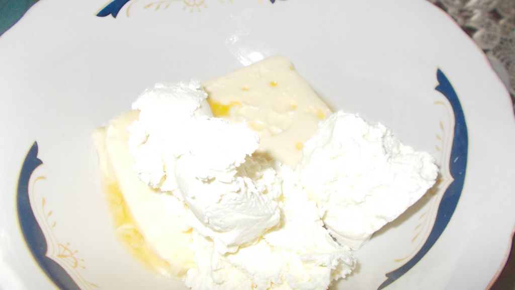 Foietaj de casa cu unt si ricotta la tigaie