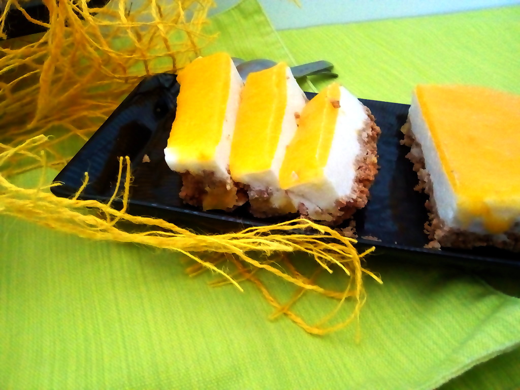 Cheesecake cu piersici (fără coacere)