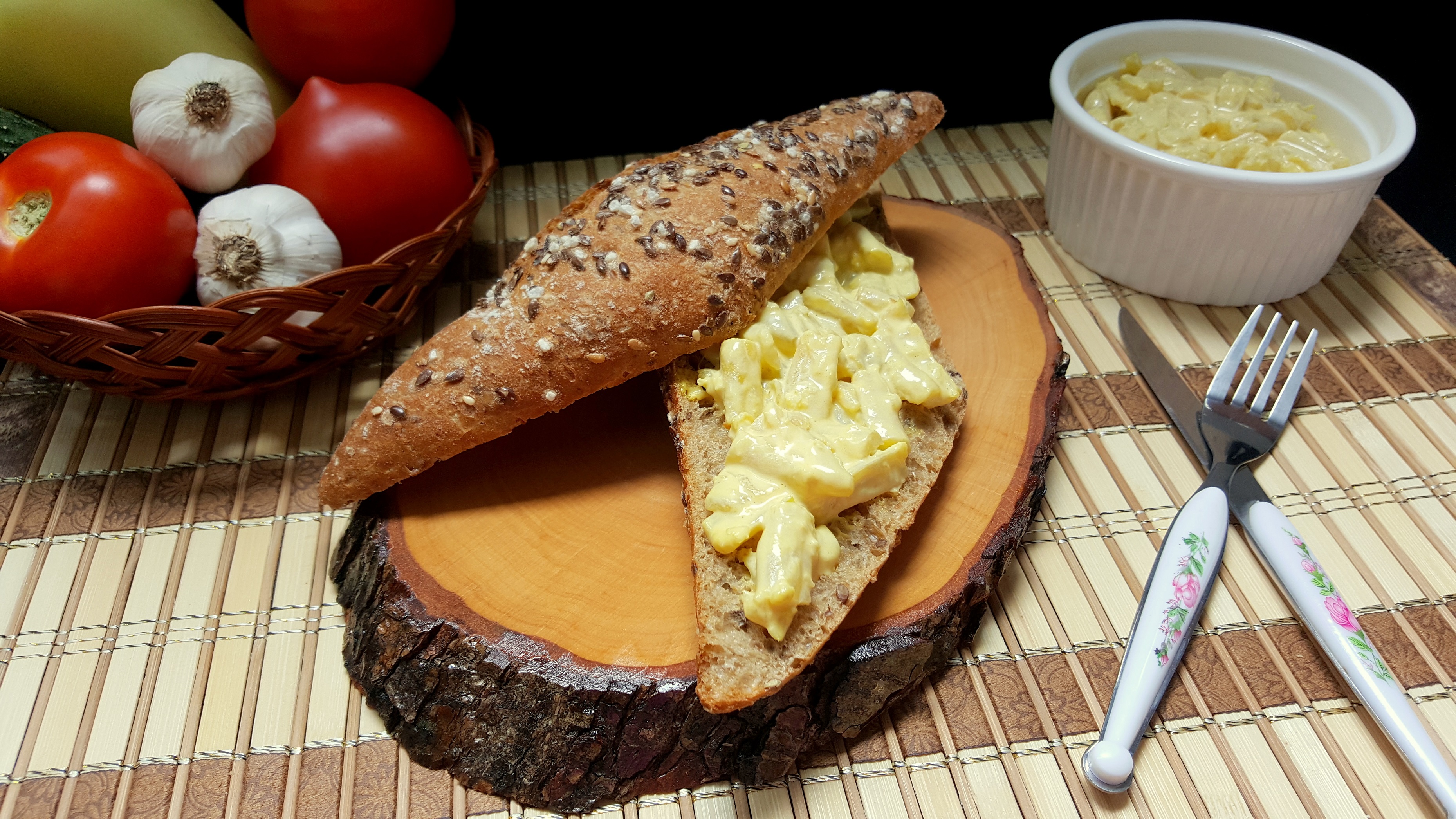 Salata de teci de fasole cu maioneza si usturoi