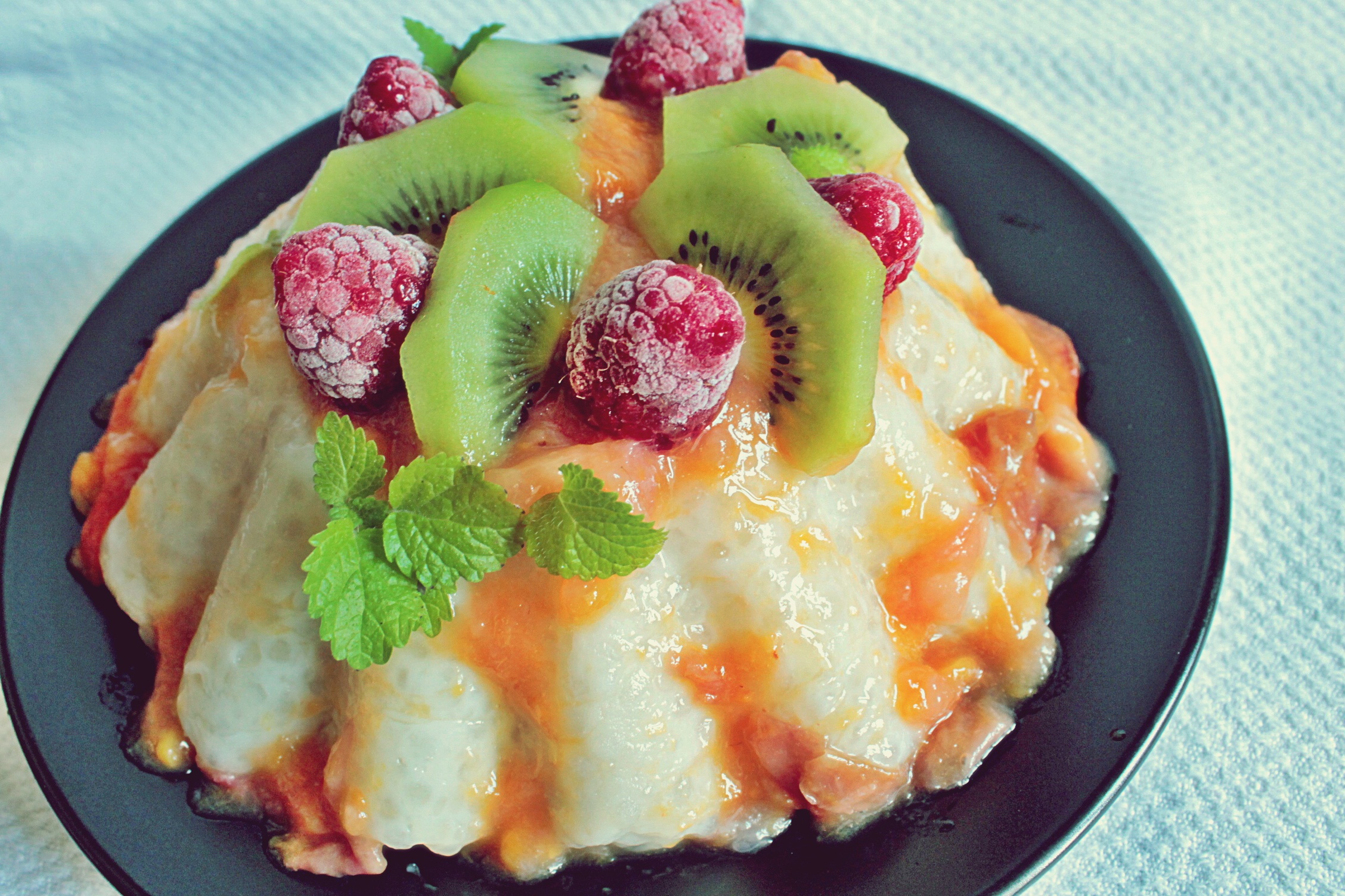 Budinca din perle tapioca cu sos de mango si nectarine