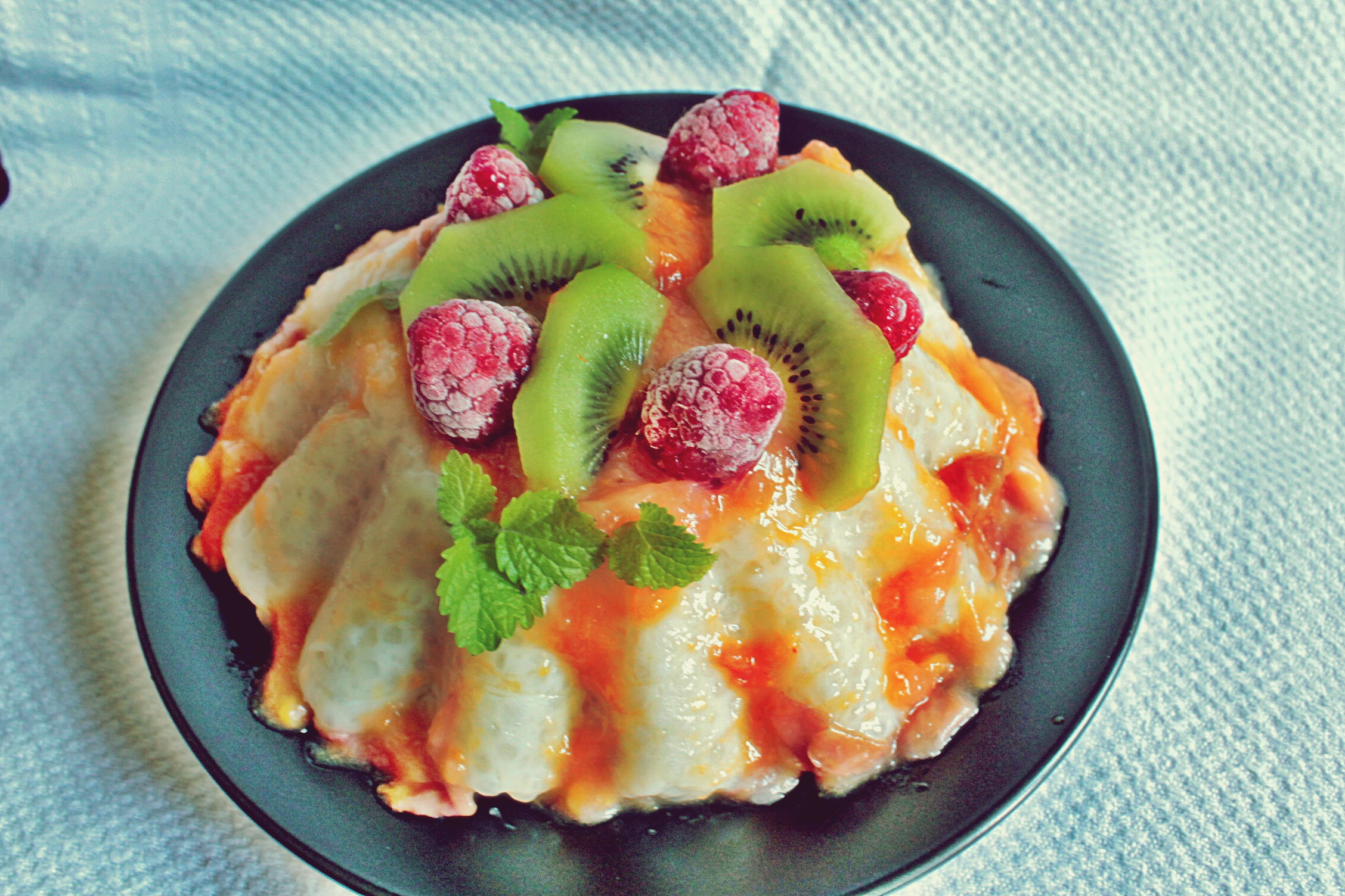 Budinca din perle tapioca cu sos de mango si nectarine