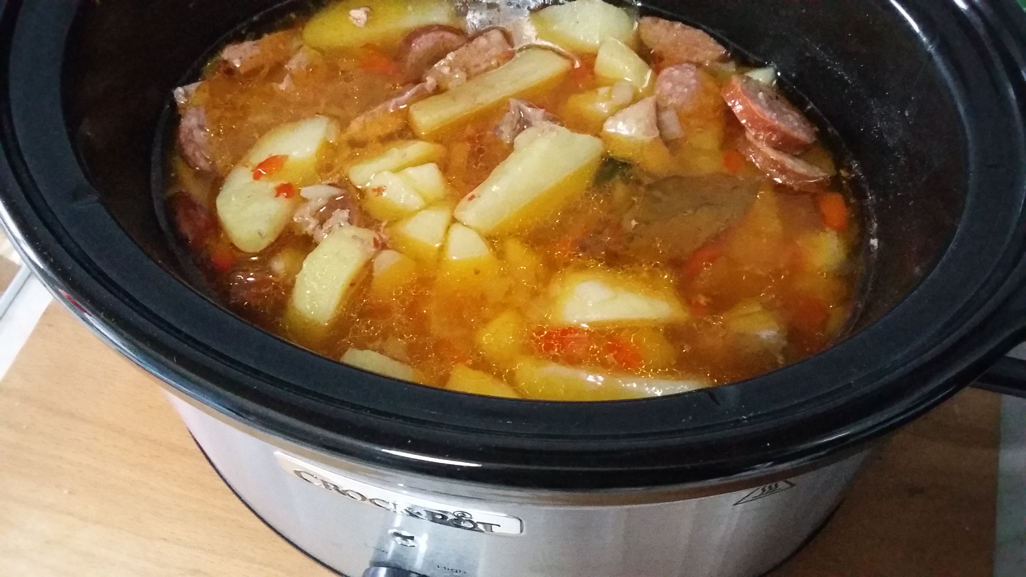 Gulas de porc la slow cooker Crock-Pot