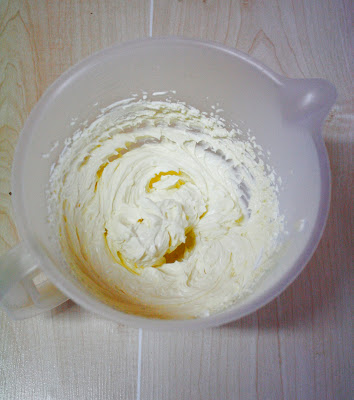 Guguluf cu crema de mascarpone si coacaze