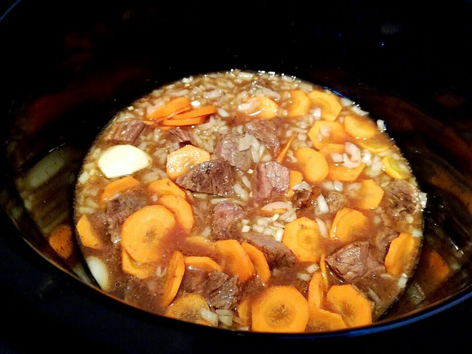 Carne de vita cu legume la slow cooker Crock-Pot