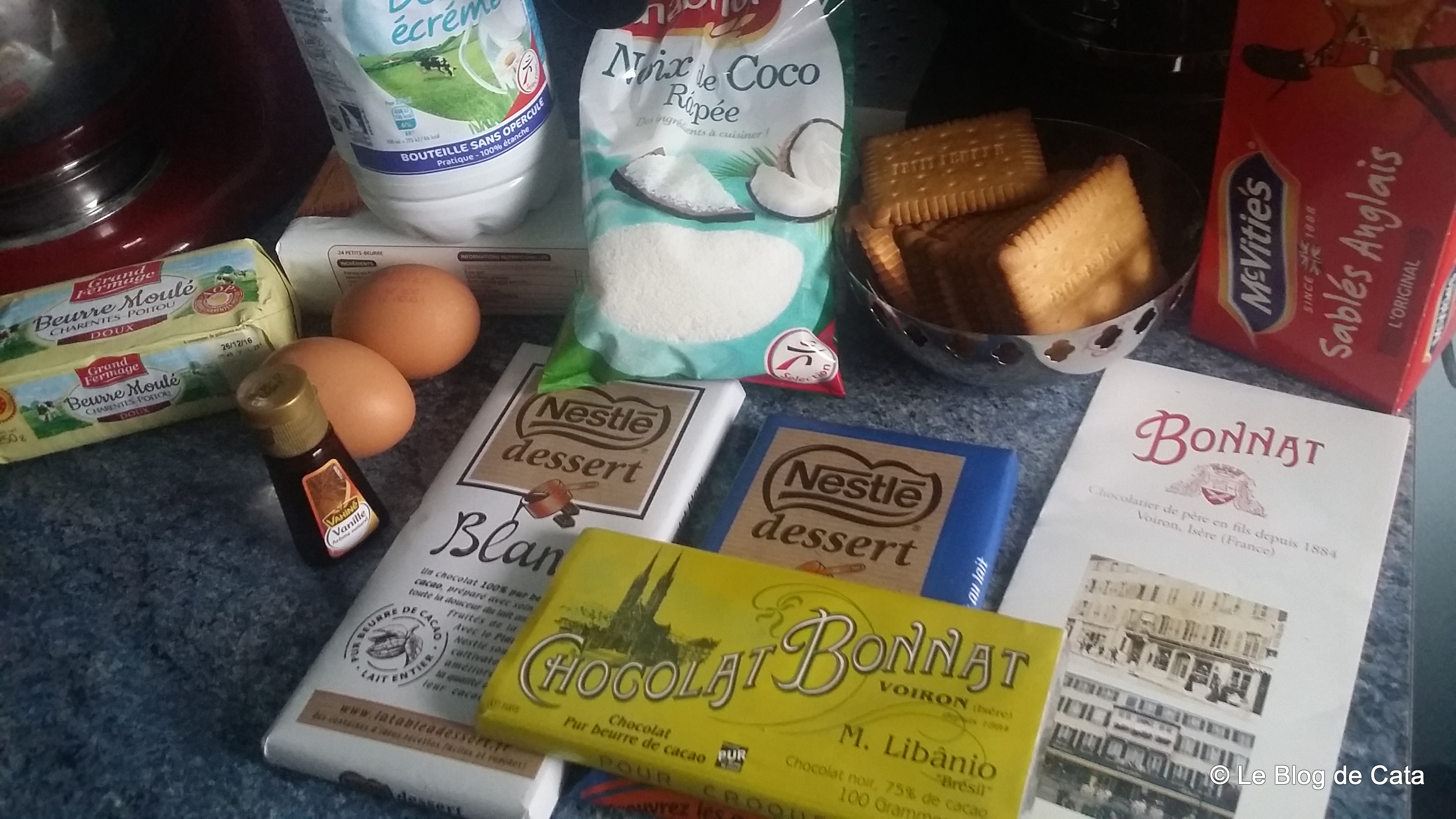 Salam de biscuiţi, reţetă in doua culori