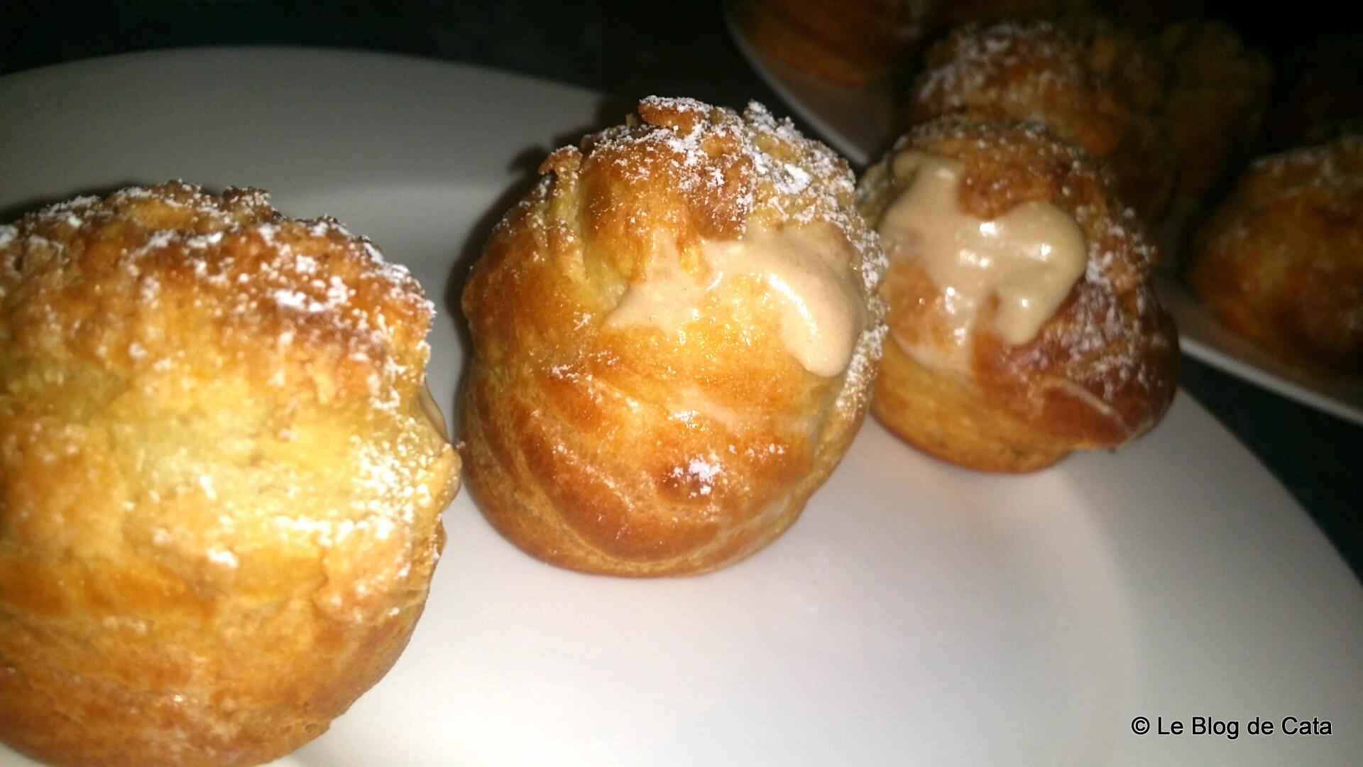 Mini-choux cu crema de vanilie pralinata