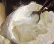 Reteta de preparare a papanasilor cu branza dulce, crema delicioasa si sirop de fructe de padure-5