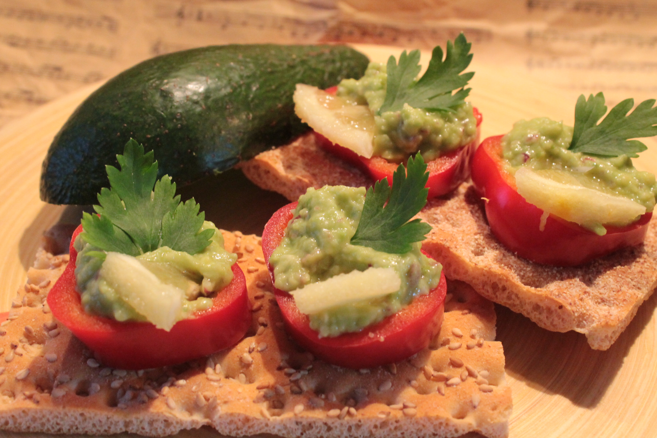 Aperitiv pasta de avocado 2