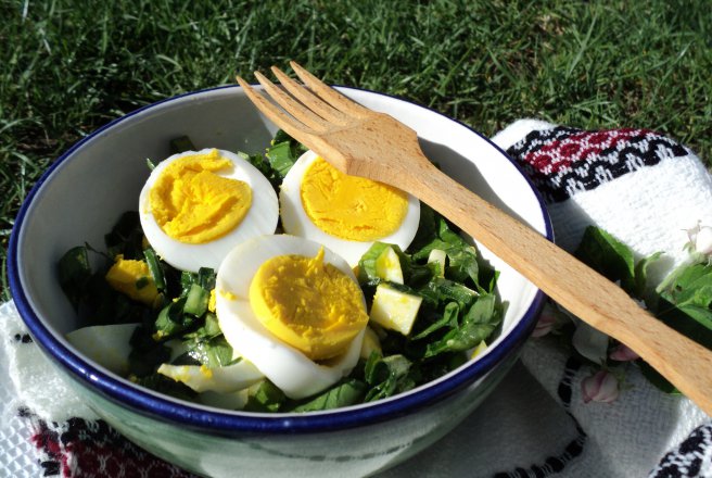 Salata de leurda, cu oua