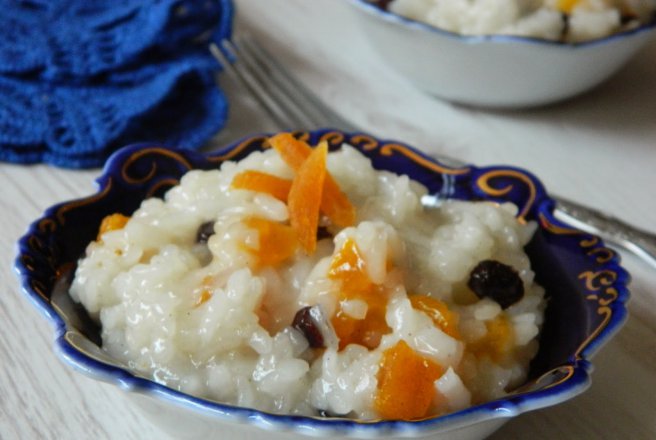 Desert orez cu lapte de cocos si fructe confiate