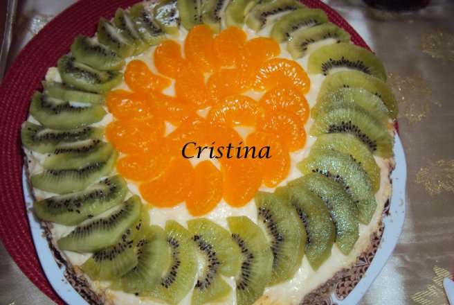 Desert tort cu crema de vanilie si fructe