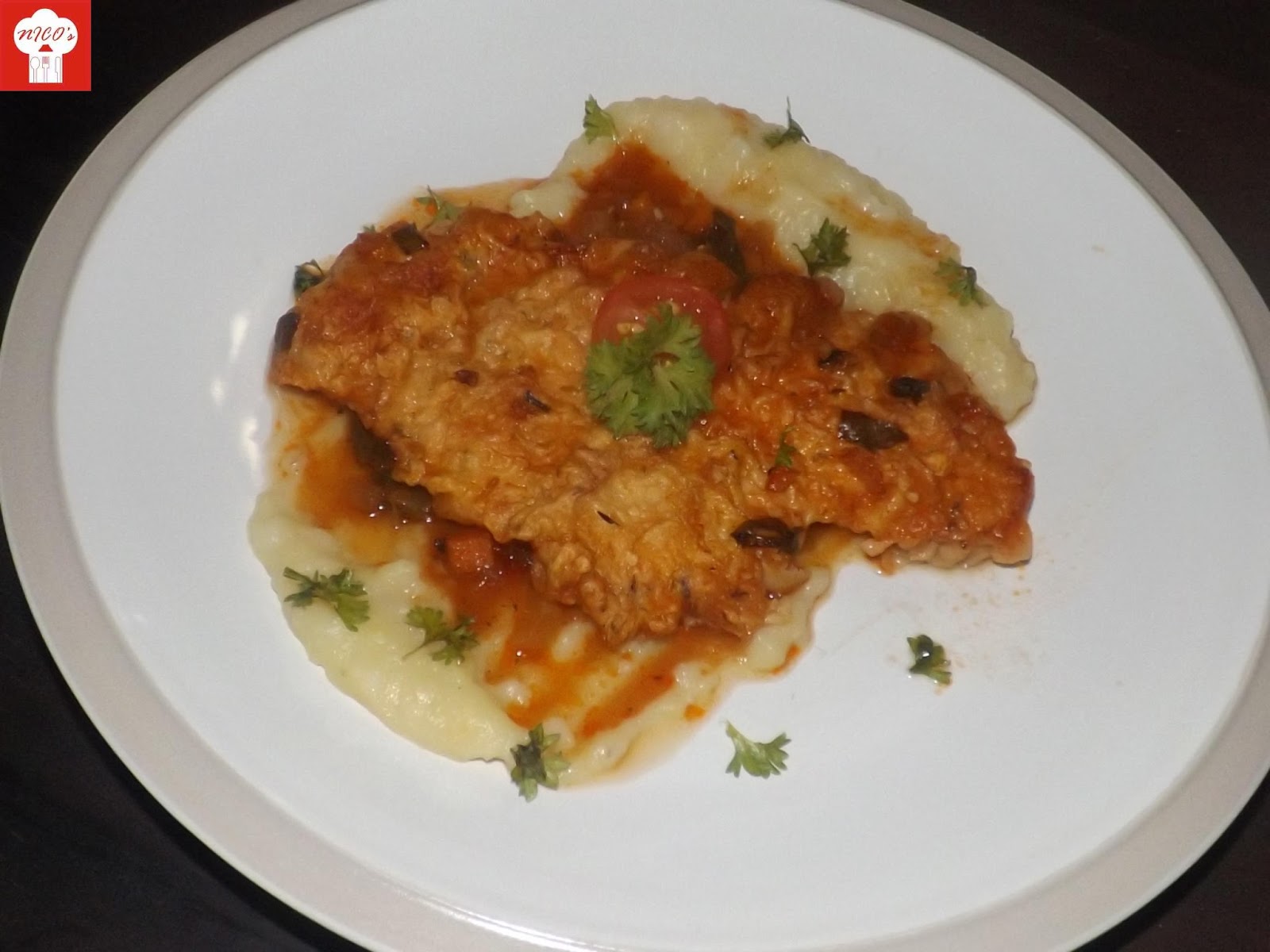 Schnitzel  cu piure de cartofi si sos de legume