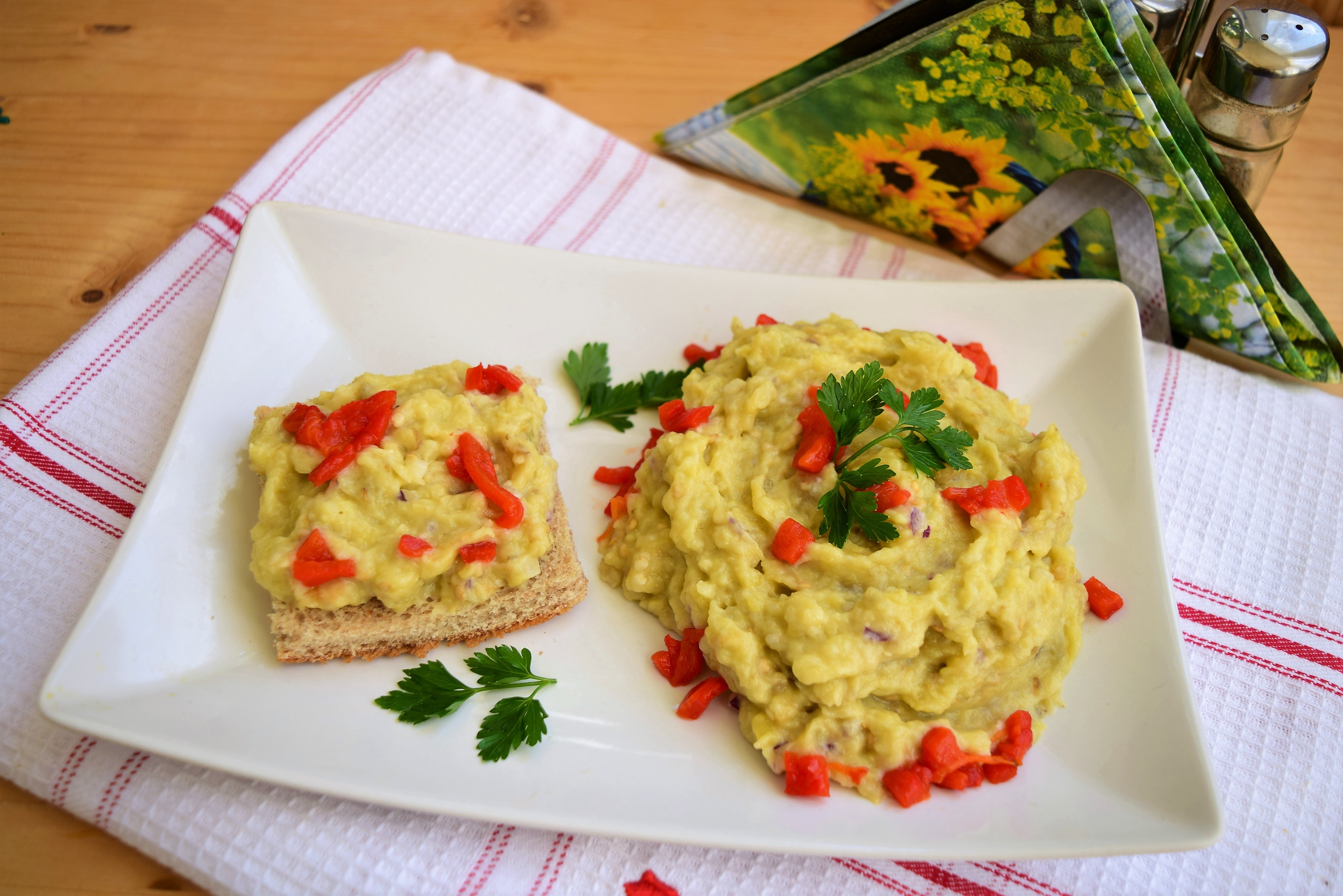 Salata de vinete cu ardei copti