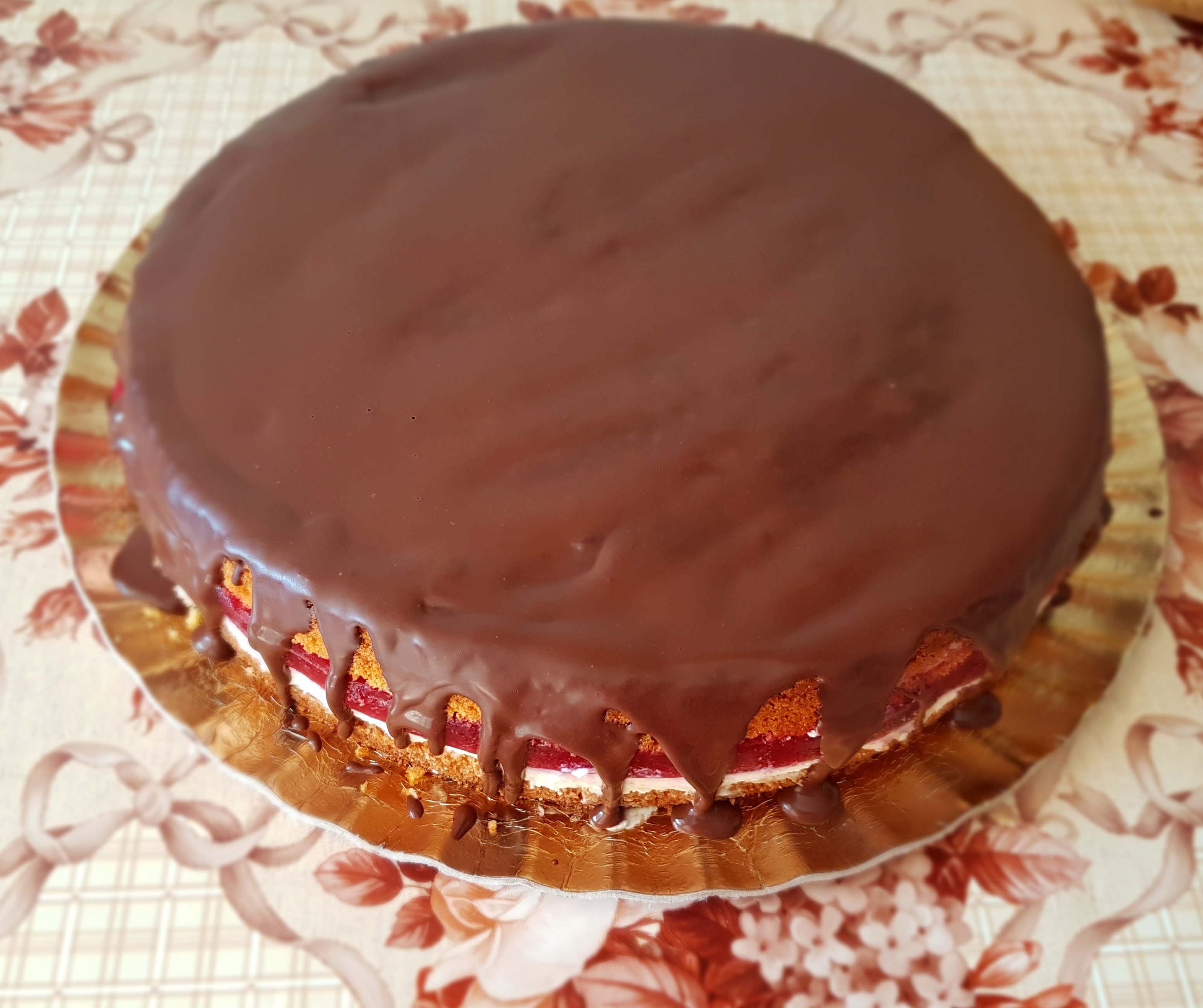 Desert tort cu jeleu de zmeura si crema mascarpone