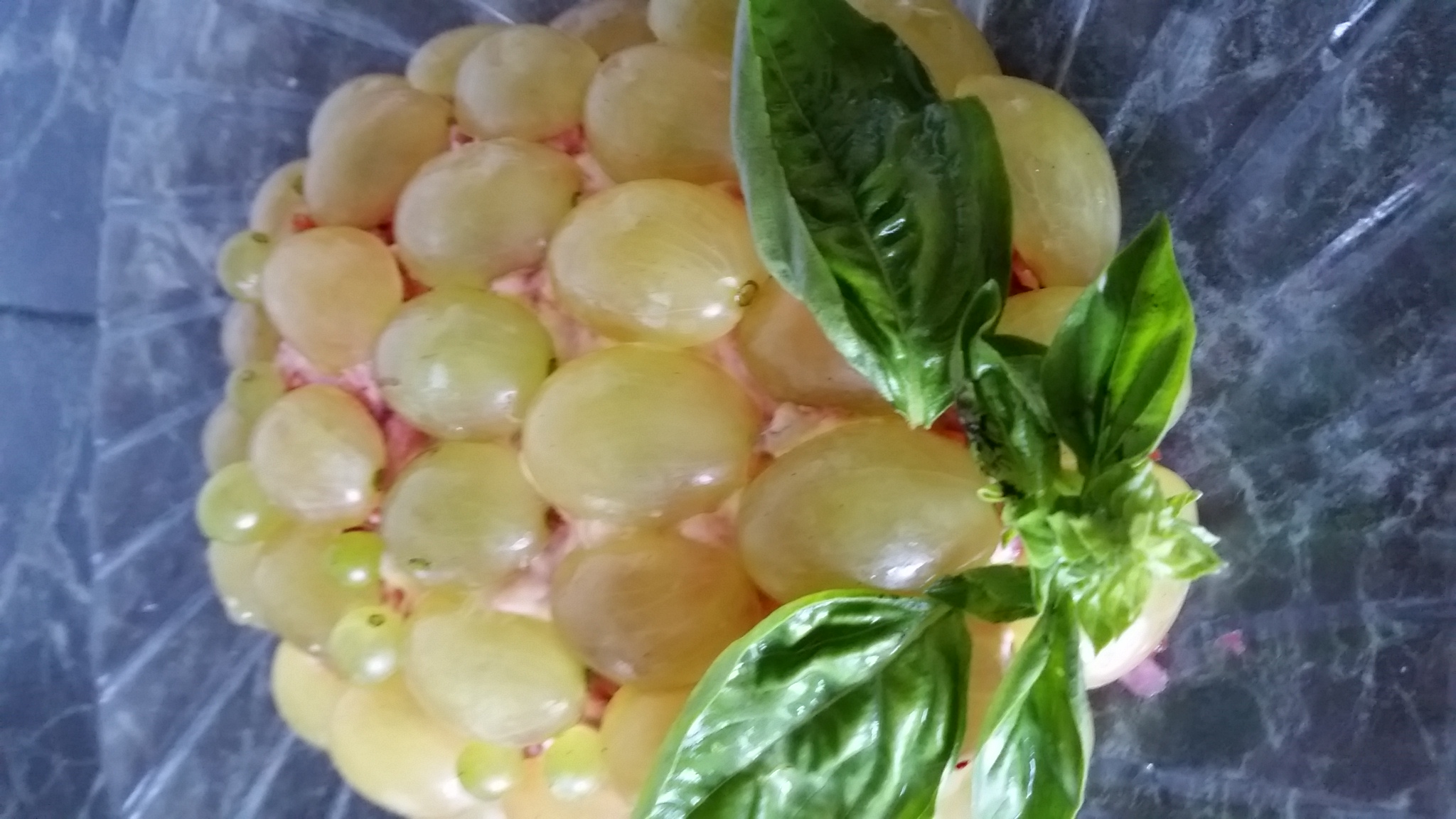 Salata de cruditati cu maioneza si struguri