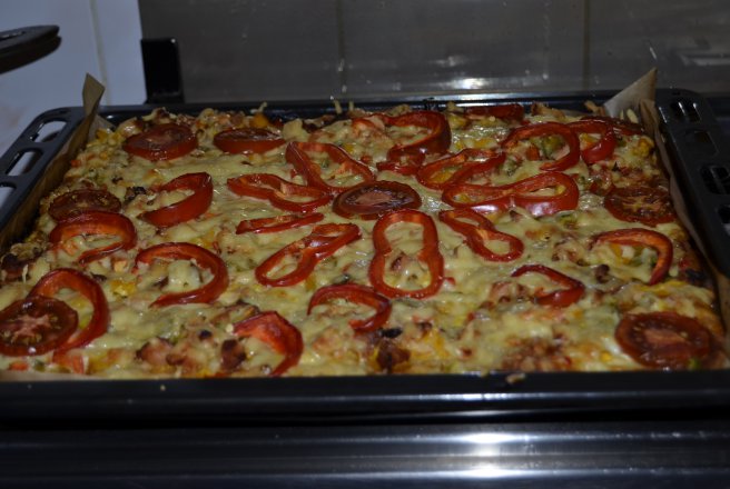 Pizza cu piept de curcan