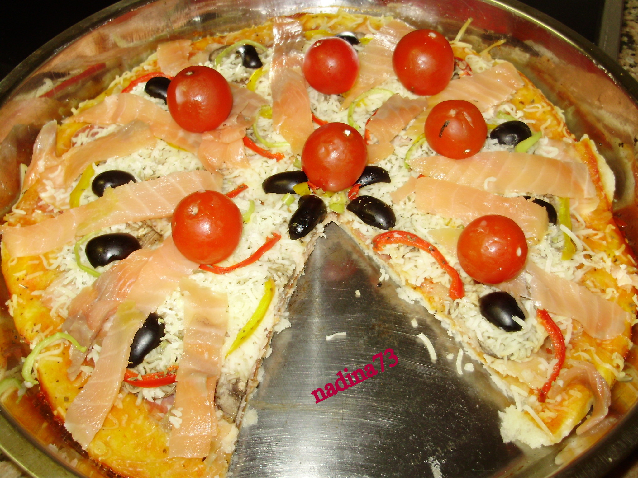 Pizza cu somon afumat