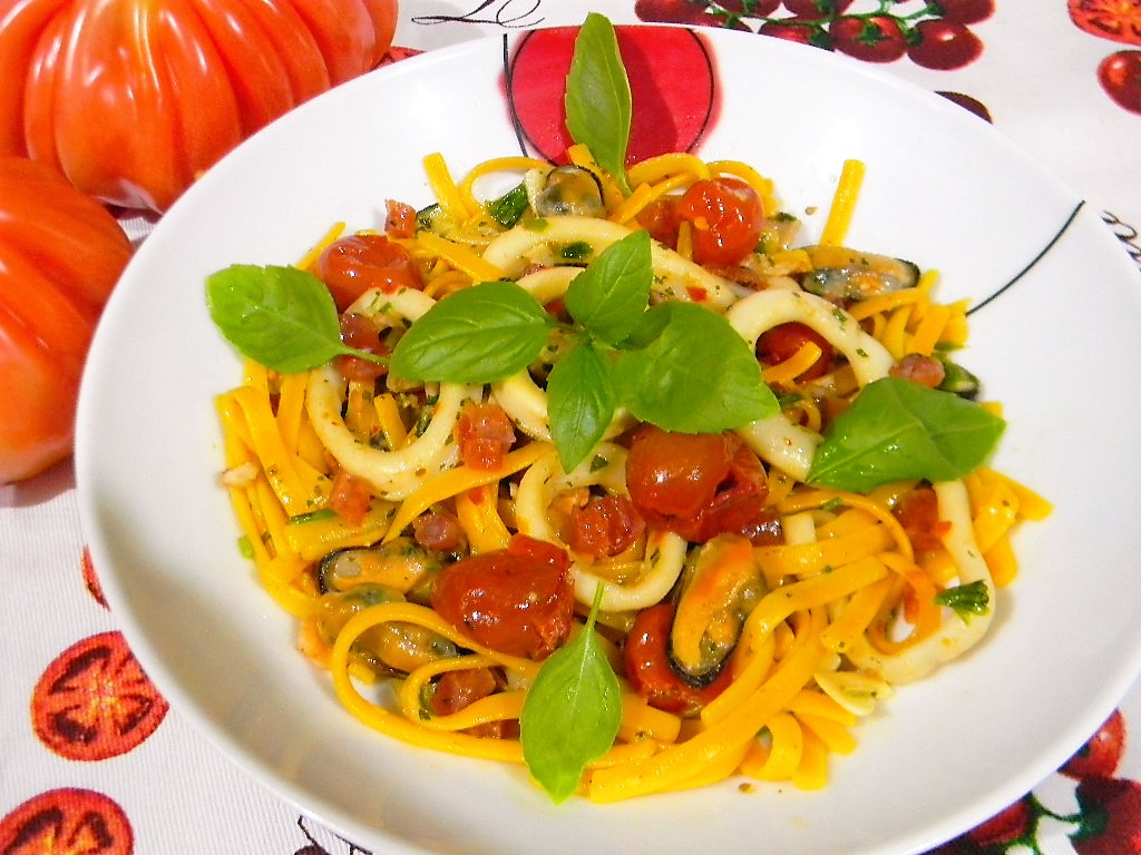 Linguini siciliene cu fructe de mare