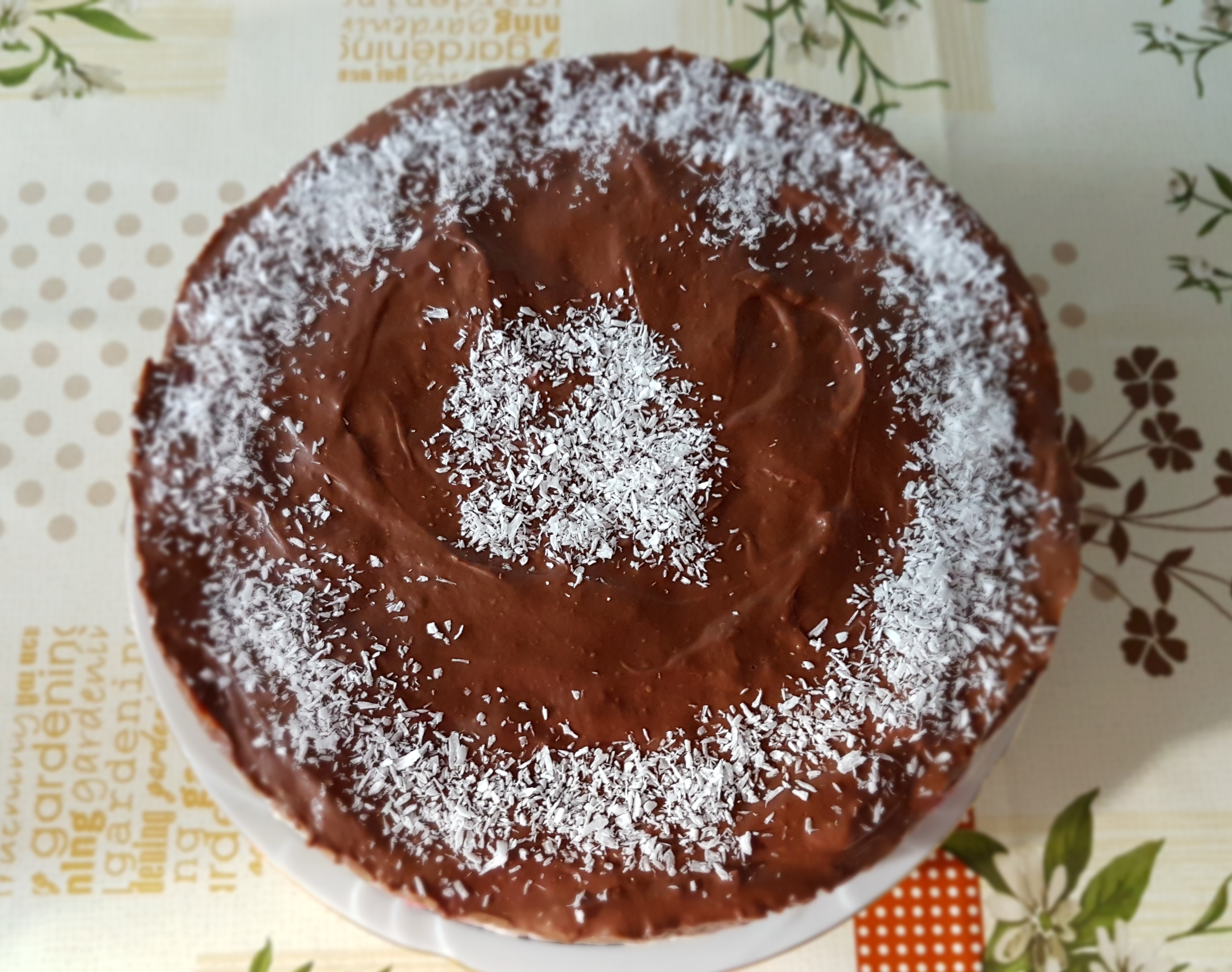 Desert tort cu blat de piscoturi si crema de gris cu nuca de cocos