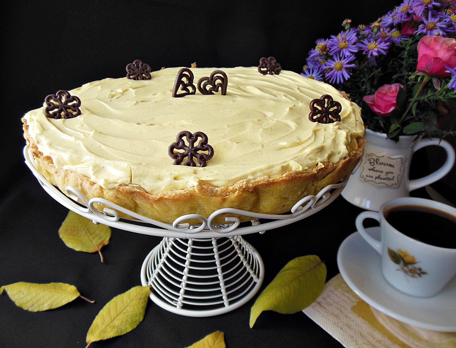 Desert tarta cu caramel, ananas si crema de vanilie