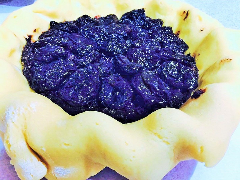 Desert tarta cu magiun de prune si prune uscate