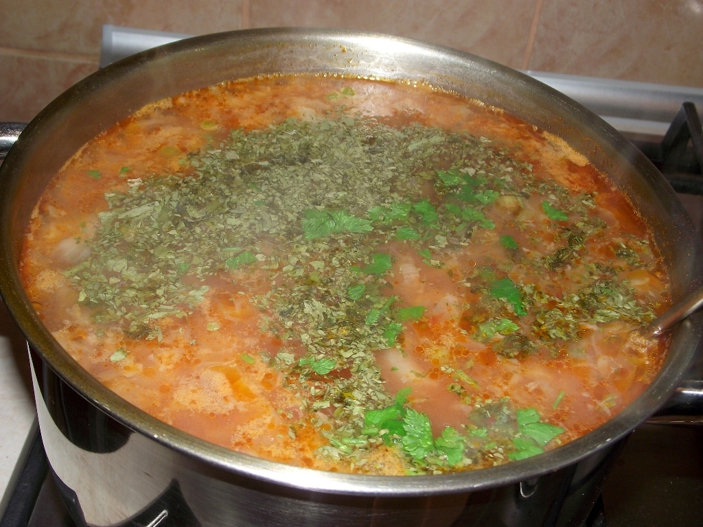 Ciorba cu oase de porc si zeama de varza murata