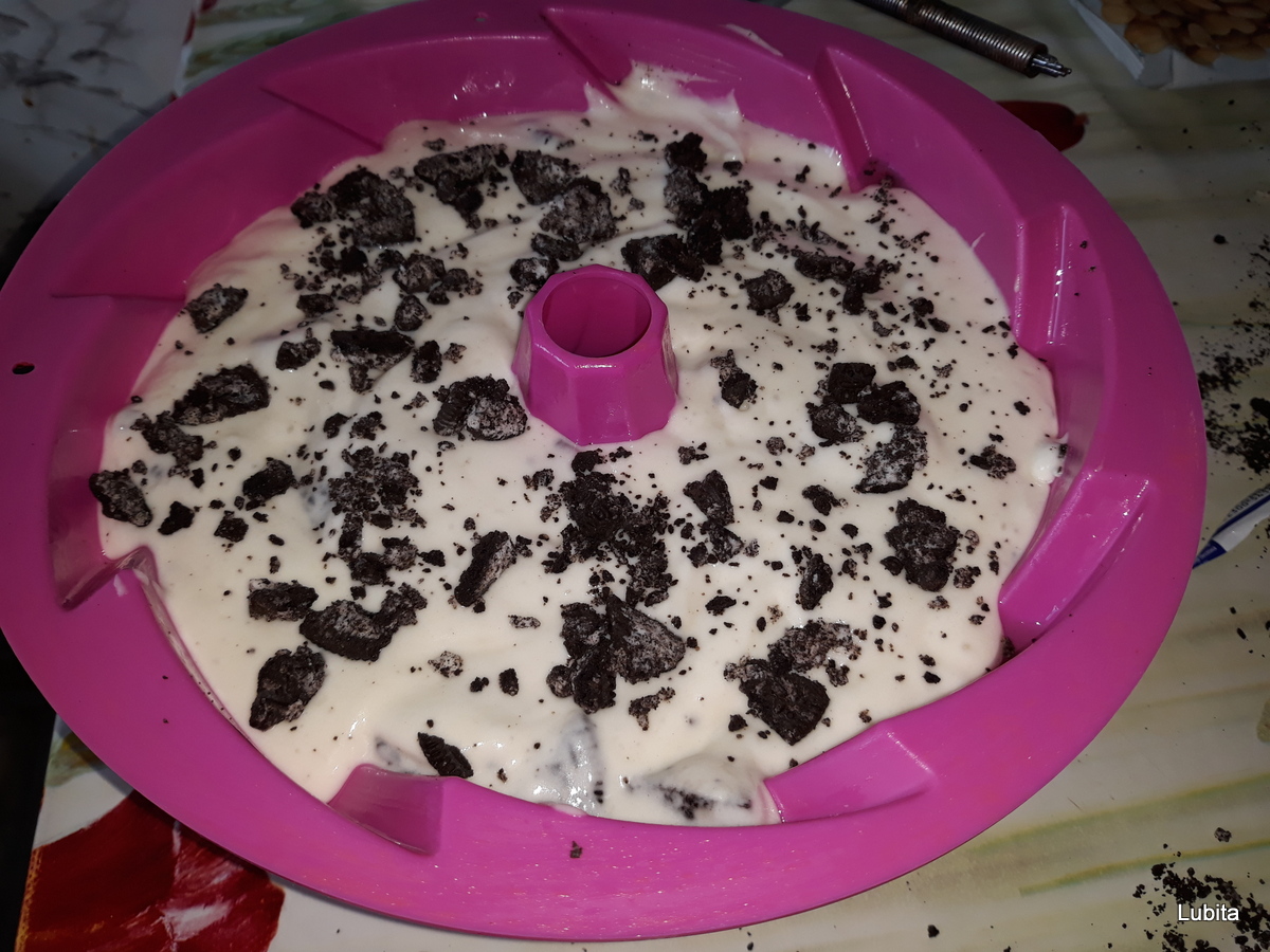 Desert chec cu albusuri si biscuiti Oreo