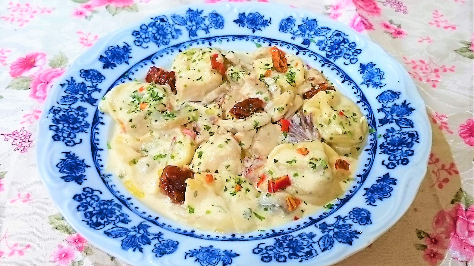 Tortellini cu pui, ciuperci si mascarpone