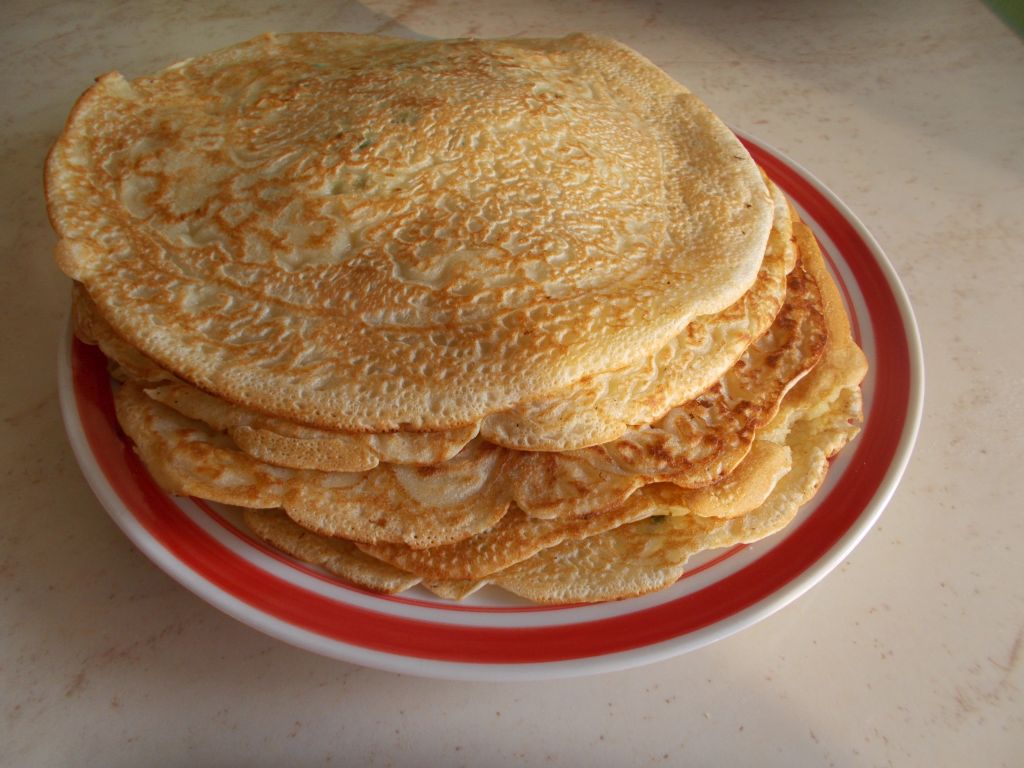 Desert clatite cu flori de salcam