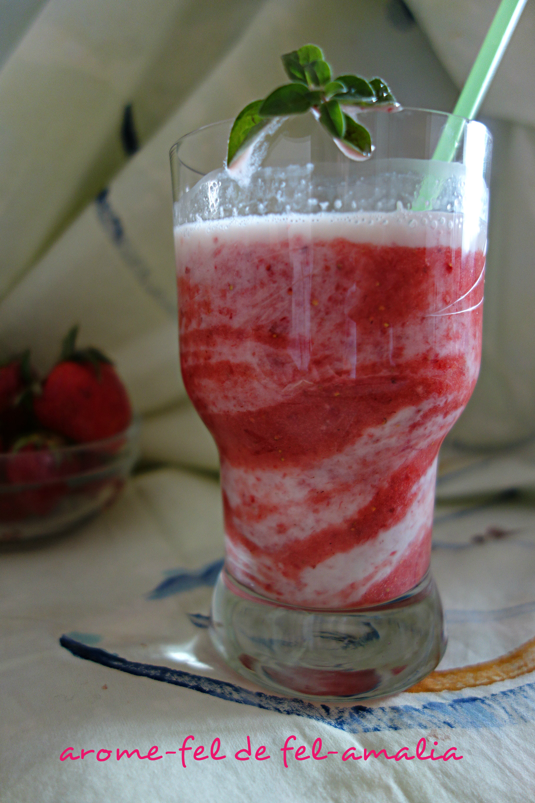 Smoothie de capsuni cu lapte de migdale